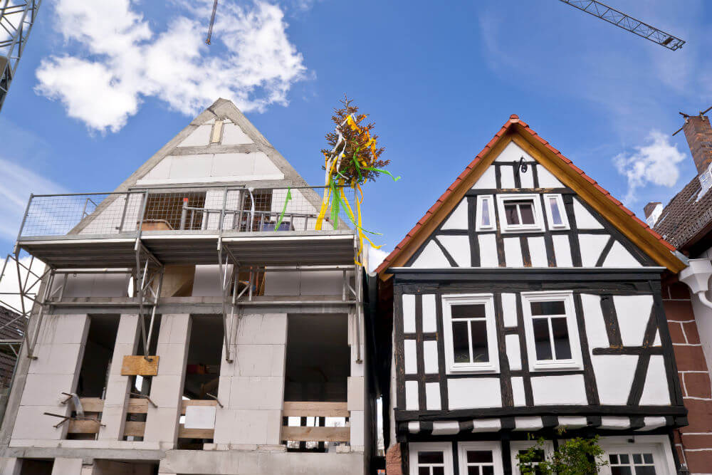 (Decision between a resale home or new build home / Getty Images / Wicki58)
