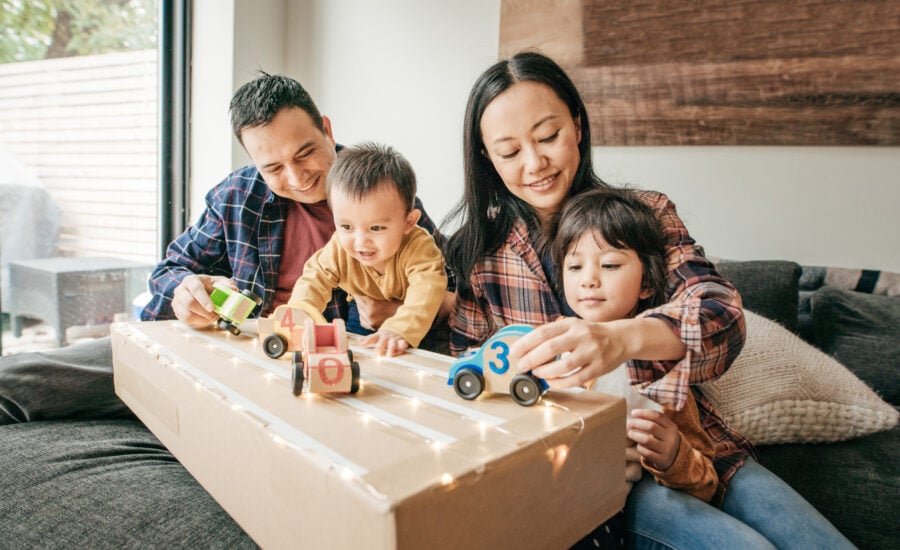 Parents spending time with children welcome to Canada: How RBC empowers newcomers to succeed