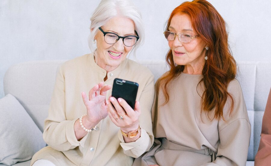 the best credit cards for seniors two seniors look at phone