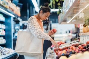 young-woman-grocery-shopping