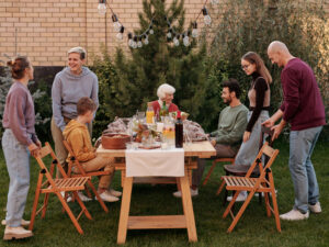 To symbolize a split estate, a matriarch is seated at the head of the table with her family grabbing seats at both sides.