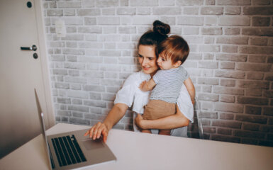 A mom and her child calculating the contribution room of her TFSA.