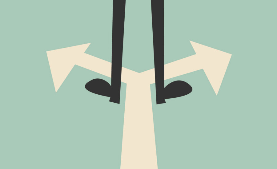 A two-prong arrow graphic to symbolize retirees choice for withdrawing from registered and unregistered accounts