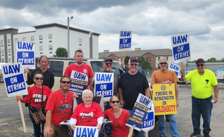 UAW workers picketing