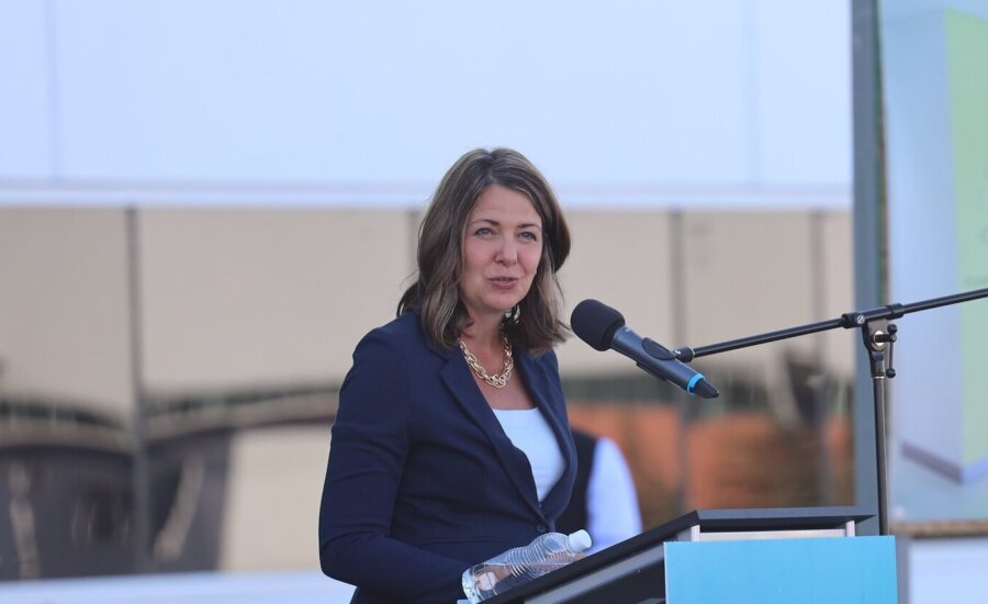 Photo of Alberta Premier Danielle Smith