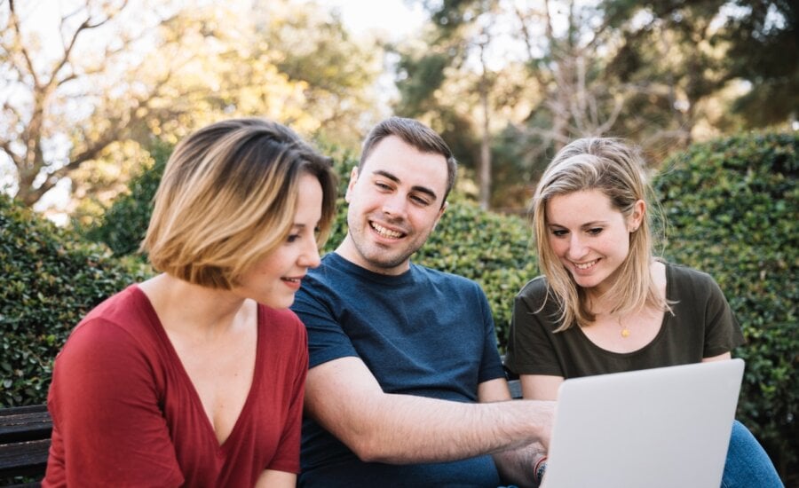 Three siblings discuss how to divide their parents' estate