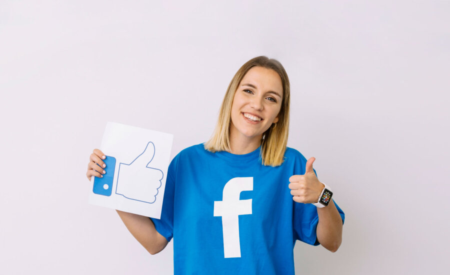 Woman in Facebook tee holding with thumb's up for liking the first dividend for Meta