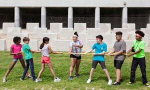 A game of tug of war to symbolize the efforts of trying to manage inflation and the Bank of Canada's interest rate.