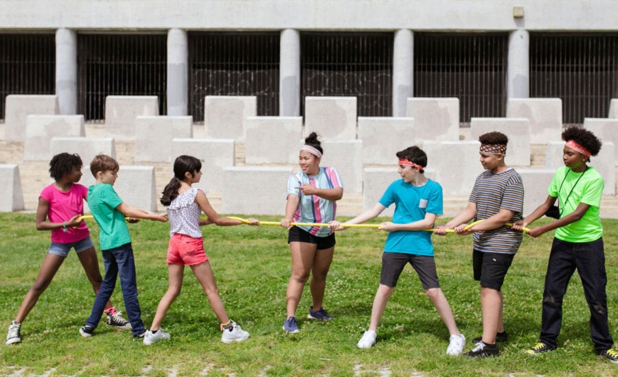 A game of tug of war to symbolize the efforts of trying to manage inflation and the Bank of Canada's interest rate.