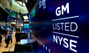 GM sign at the NYSE for its Q1 earnings report