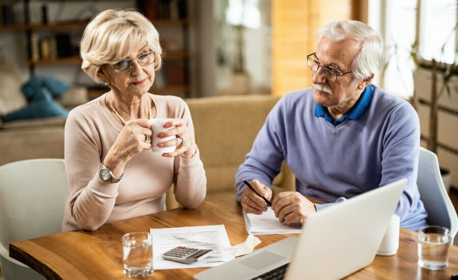 Senior couple uses computer to tackle budget