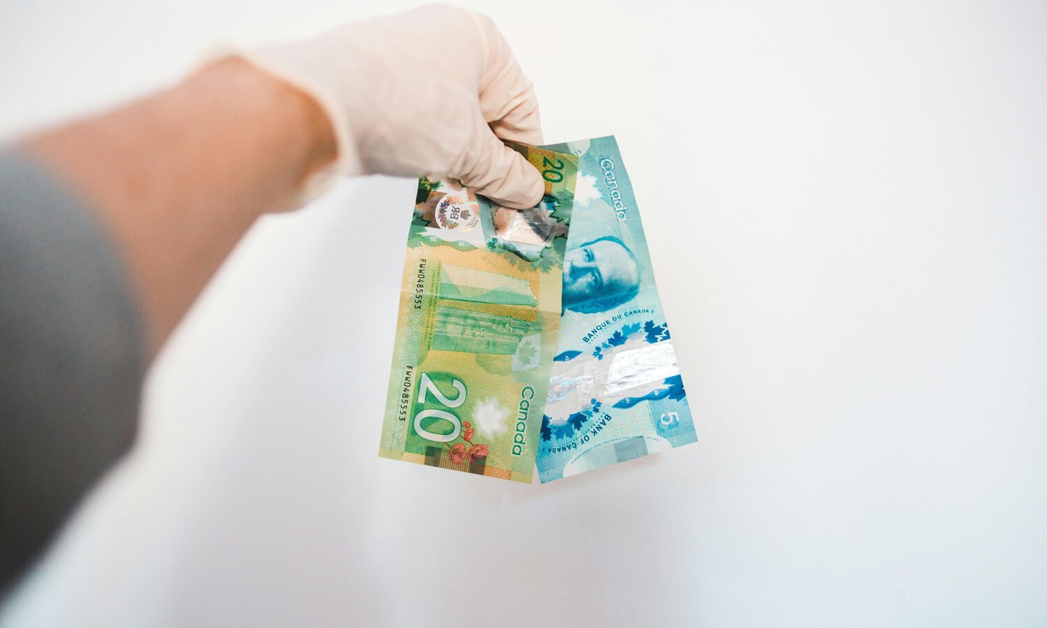 Estratégias de ETF para ajudar os investidores canadenses a combater um loonie fraco