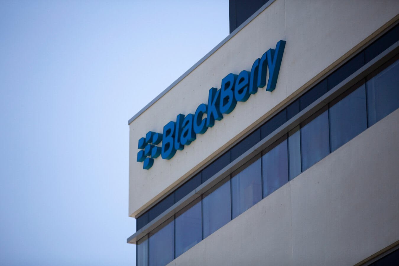 Notícias de ações para investidores: ganhos da BlackBerry e Alimentation Couche-Tard