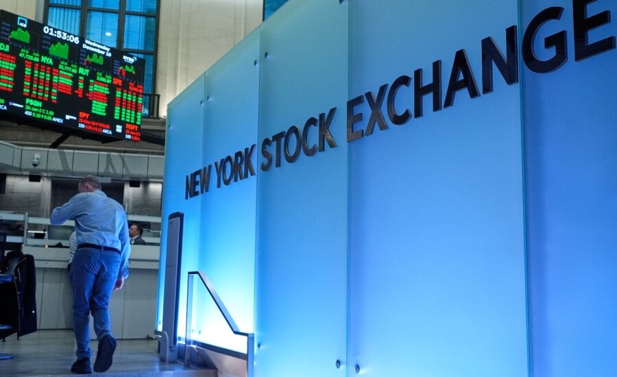 How to tap into AI growth while managing risk