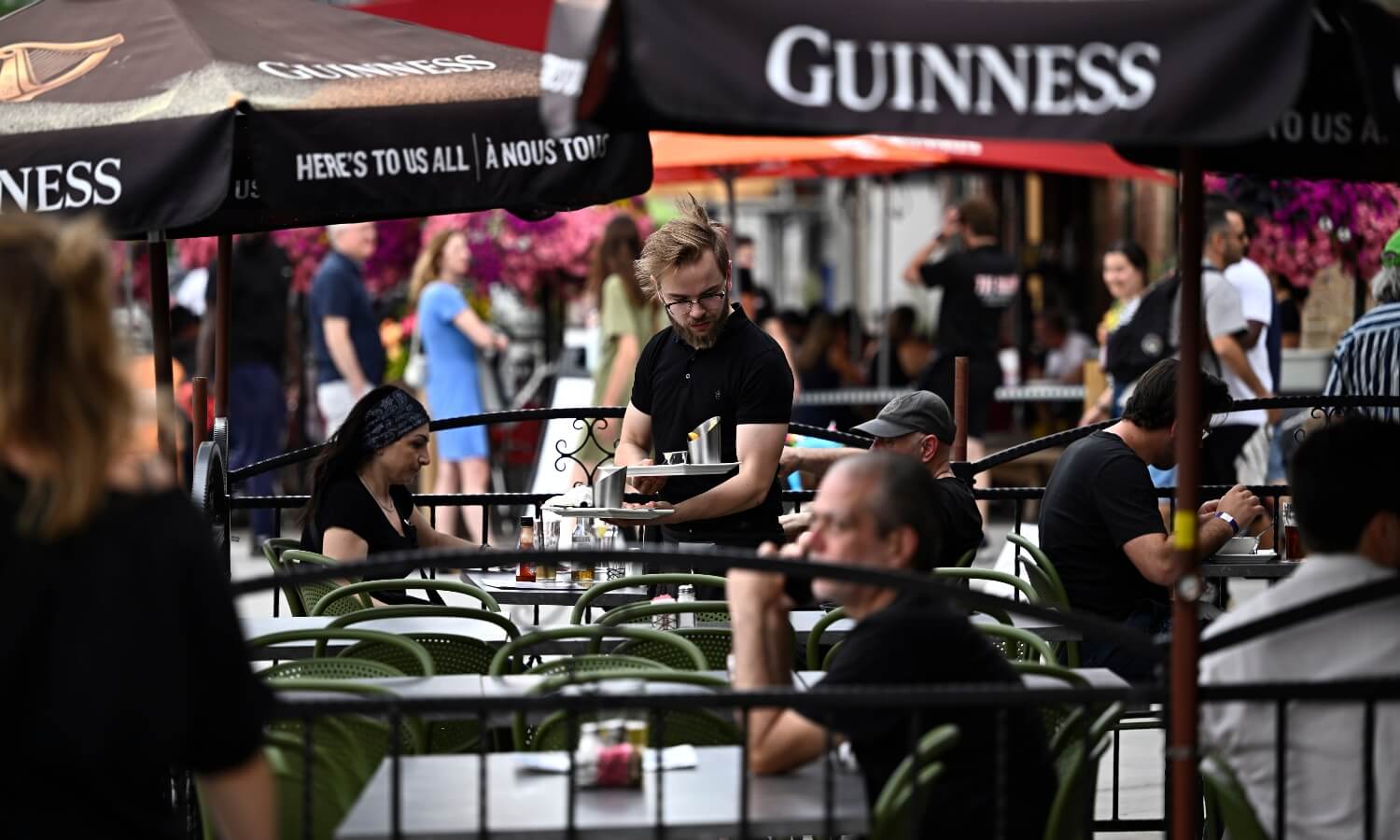 Young Canadians face another difficult summer job market